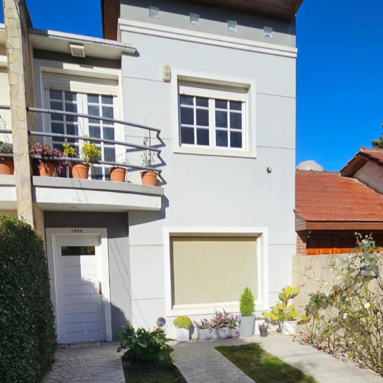 Duplex con Patio y Parrilla en Barrio Caisamar - Two-Bedroom House - 3