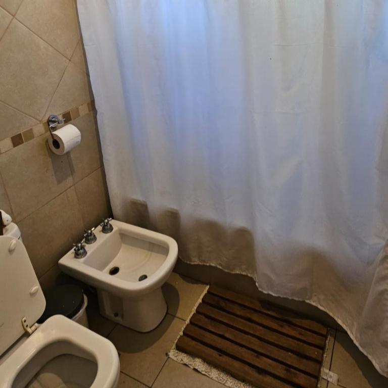 Duplex con Patio y Parrilla en Barrio Caisamar - Two-Bedroom House - 11