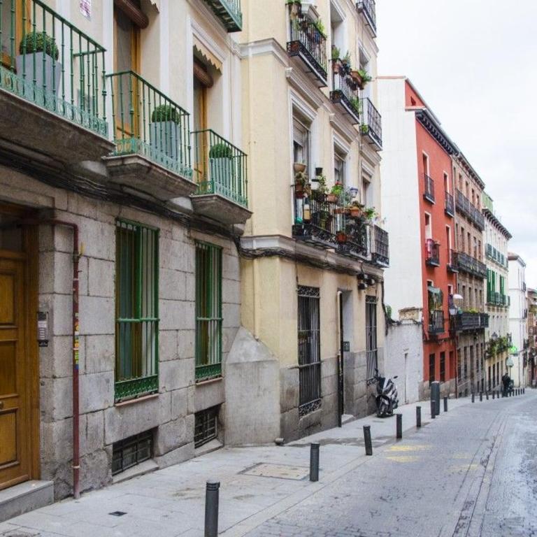 Bright Spacious 2BD 2BTH - Las Letras - Apartment - 40