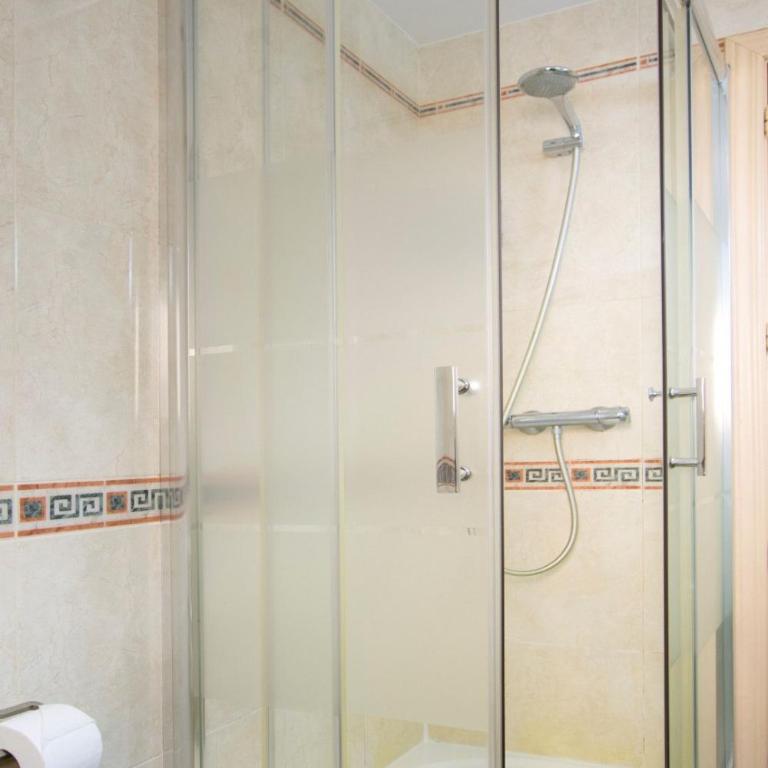 Bright and Wide apartment - Avenida de America - Two-Bedroom Apartment - 23