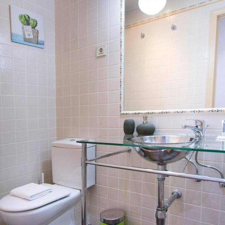 Bright and Wide apartment - Avenida de America - Two-Bedroom Apartment - 25