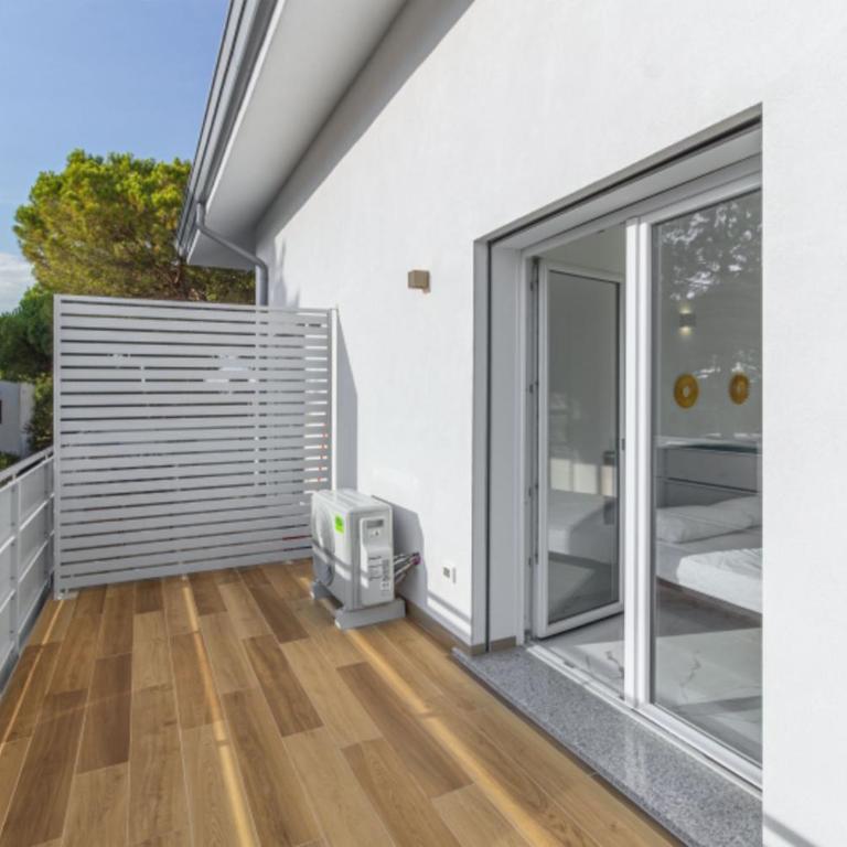 Modern flat with shared pool - Apartment - 11