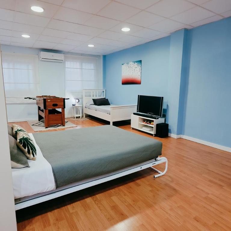 Fun Apt, City of Arts, ChillOut Zone, Soccer Table - Two-Bedroom Apartment - 6