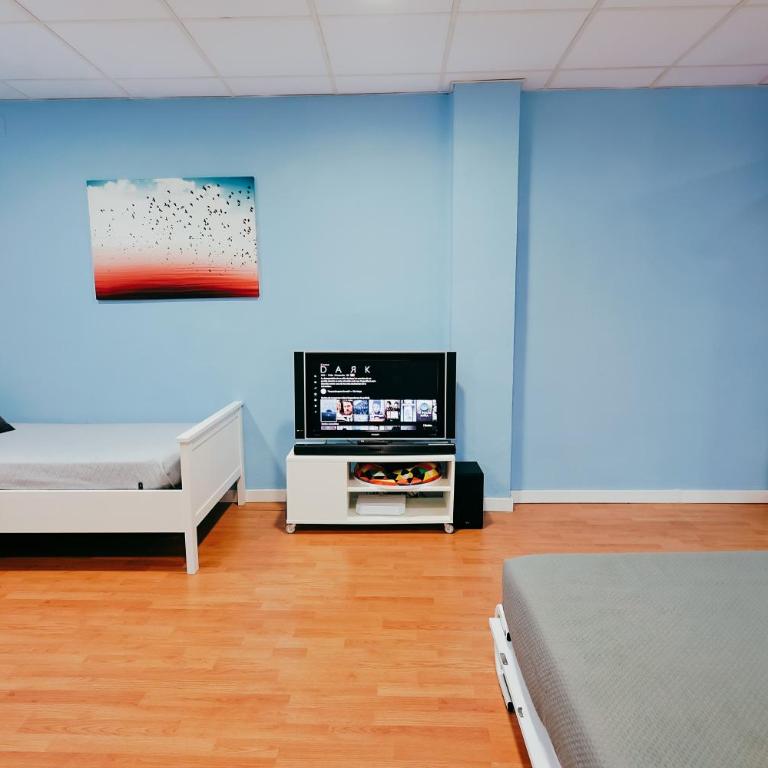 Fun Apt, City of Arts, ChillOut Zone, Soccer Table - Two-Bedroom Apartment - 16