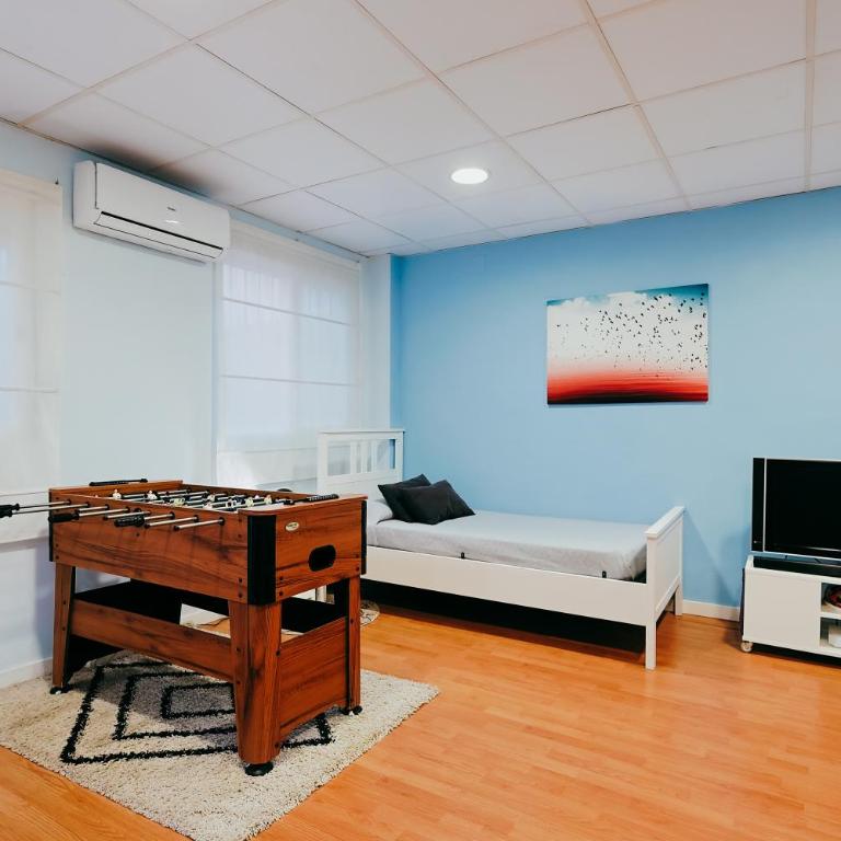Fun Apt, City of Arts, ChillOut Zone, Soccer Table - Two-Bedroom Apartment - 14