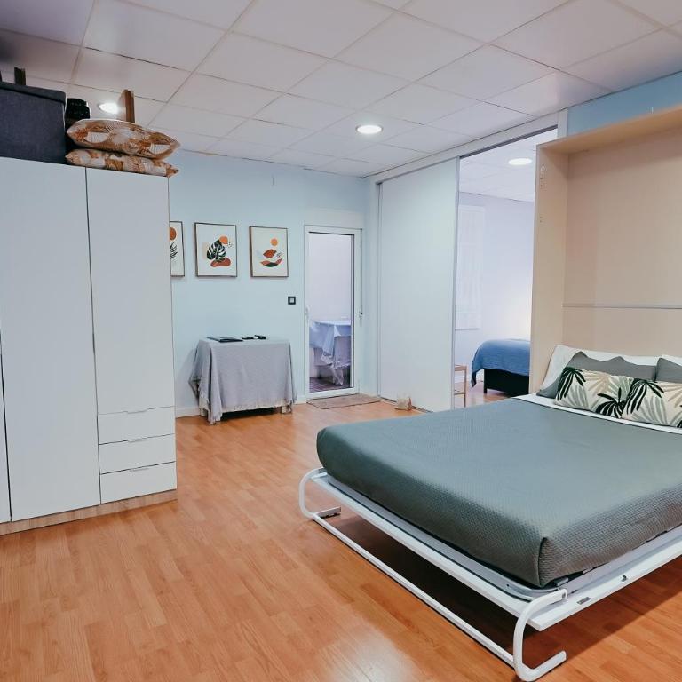 Fun Apt, City of Arts, ChillOut Zone, Soccer Table - Two-Bedroom Apartment - 13