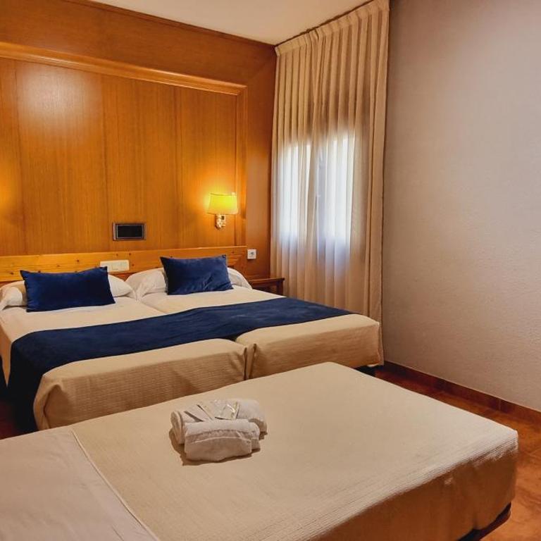 Hotel Real De Toledo - Habitación Doble con cama supletoria - 2 camas - 5