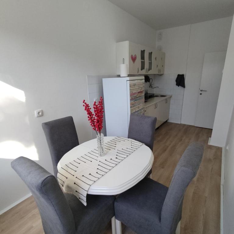 Cozy Corner - One-Bedroom Apartment - 8