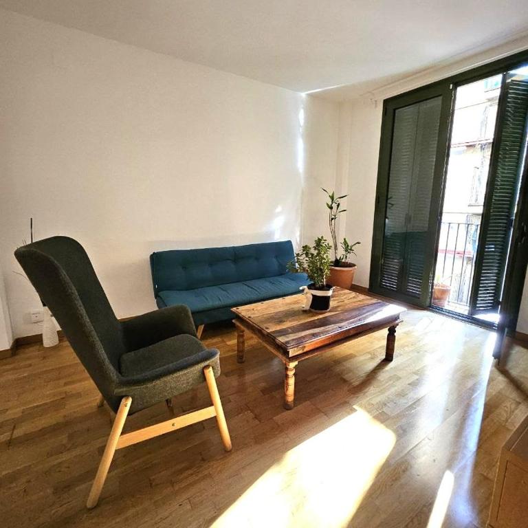 Ramblas flat 3Bedroom and Pool Min 32 days - Three-Bedroom Apartment with Balcony - 4
