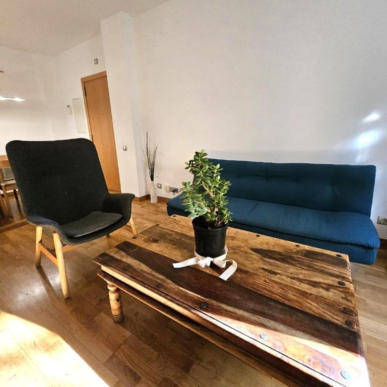 Ramblas flat 3Bedroom and Pool Min 32 days - Three-Bedroom Apartment with Balcony - 8
