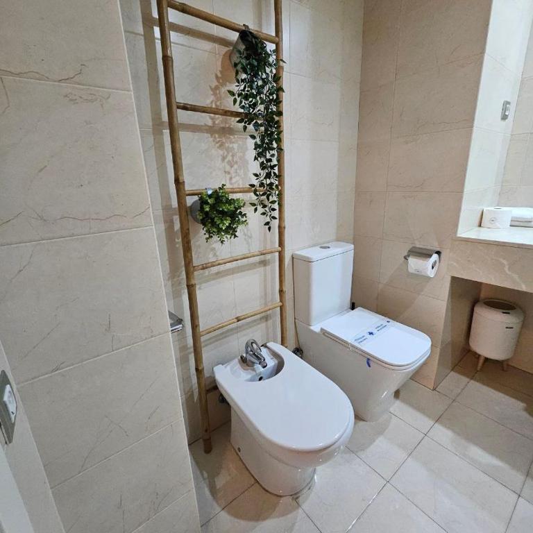 Ramblas flat 3Bedroom and Pool Min 32 days - Three-Bedroom Apartment with Balcony - 14