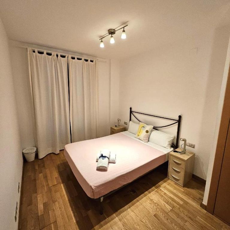 Ramblas flat 3Bedroom and Pool Min 32 days - Three-Bedroom Apartment with Balcony - 15