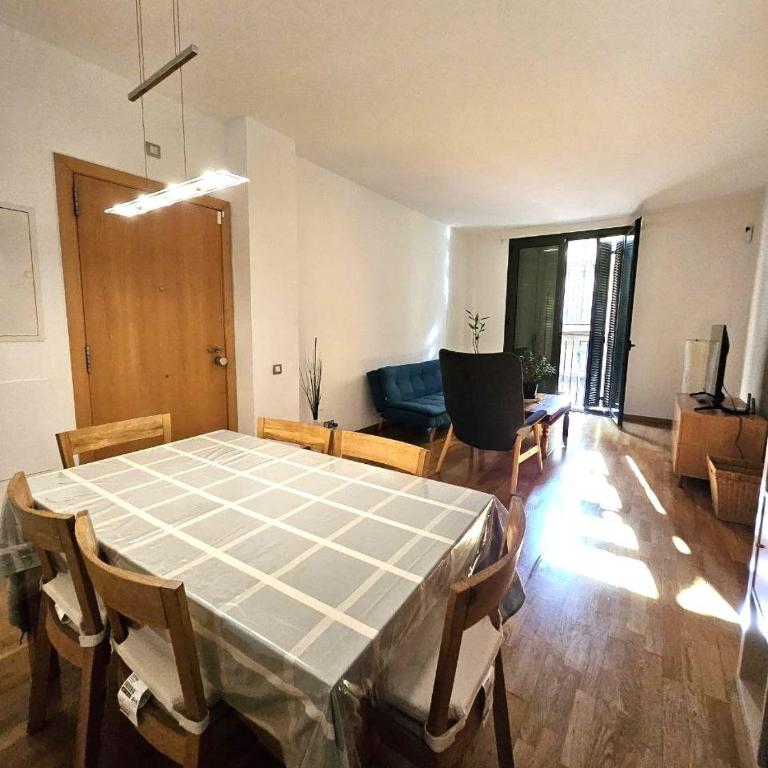Ramblas flat 3Bedroom and Pool Min 32 days - Three-Bedroom Apartment with Balcony - 19