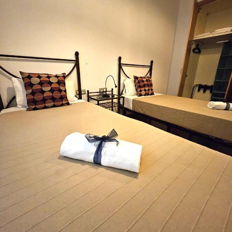 Ramblas flat 3Bedroom and Pool Min 32 days - Three-Bedroom Apartment with Balcony - 28