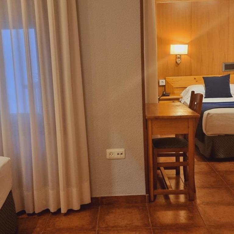 Hotel Real De Toledo - Habitación Familiar Estándar - 7