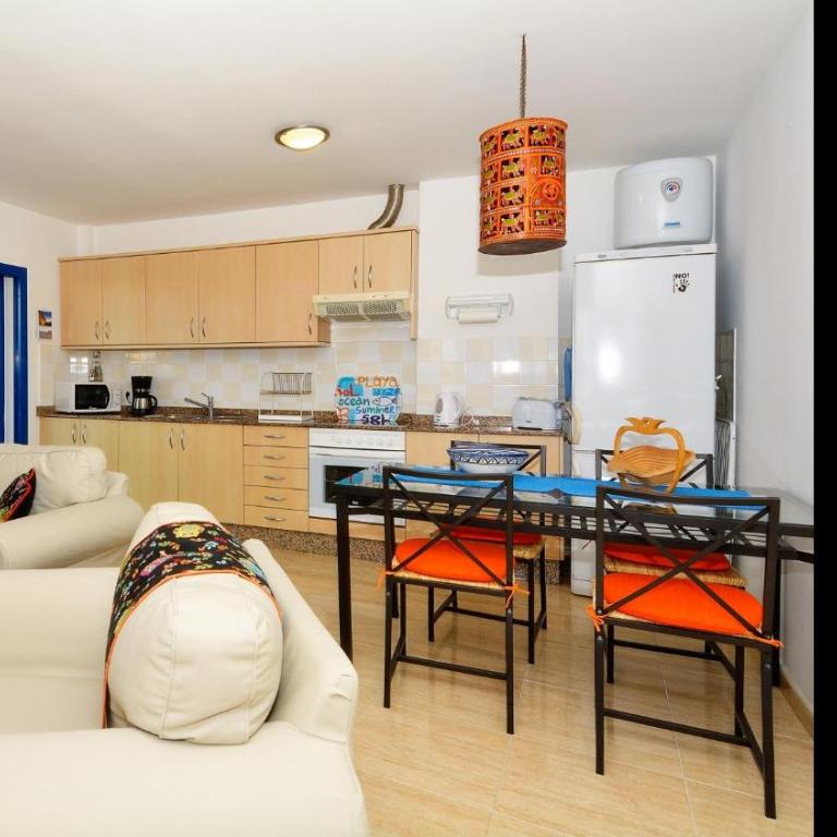 Apartment La Marina Sea Views with terrace By PVL - Apartamento - 37
