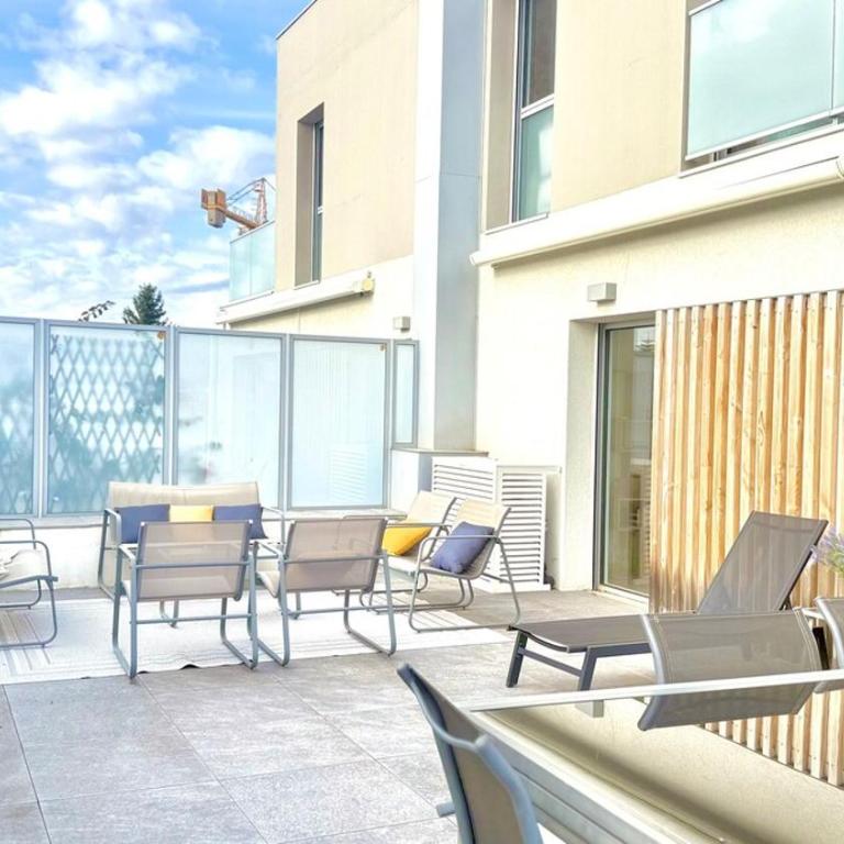La Vista Mar - Apt Seaview Near Airport-AC-Parking - Two-Bedroom Apartment - 13