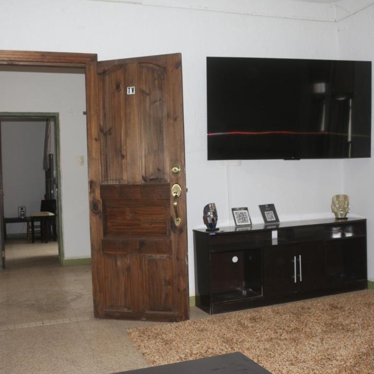 Casa SoLuna Hostel - Cama individual en habitación compartida masculina, equipada con baño compartido. - 8