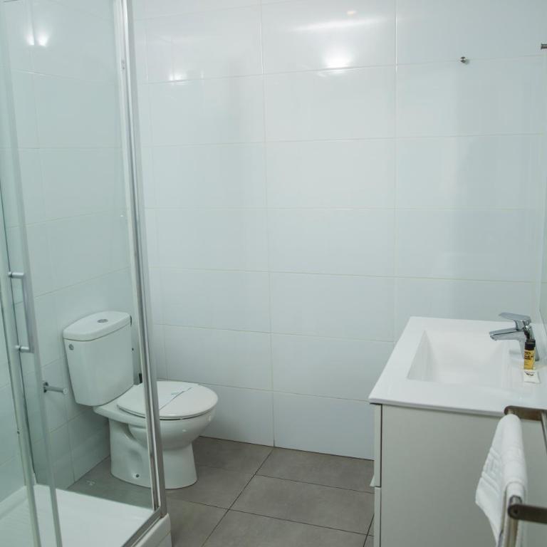DragonTree Barcelona - apartamentos turisticos 5 min from the BEACH - Three-Bedroom Apartment with Balcony - 20
