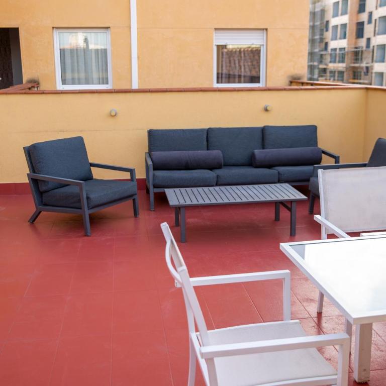 DragonTree Barcelona - apartamentos turisticos 5 min from the BEACH - Three-Bedroom Apartment with Balcony - 13