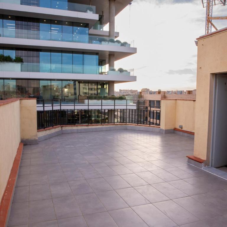 DragonTree Barcelona - apartamentos turisticos 5 min from the BEACH - Three-Bedroom Apartment with Balcony - 19