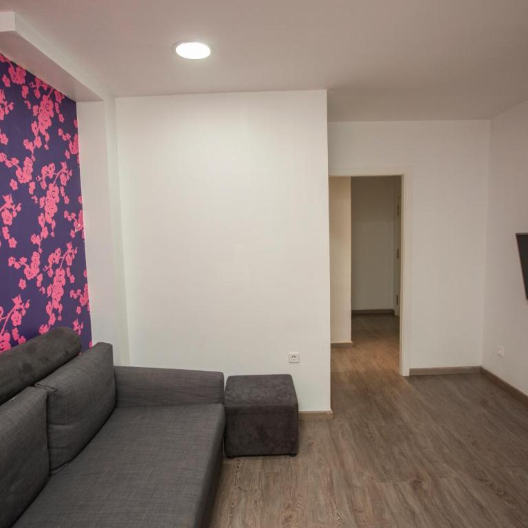 DragonTree Barcelona - apartamentos turisticos 5 min from the BEACH - Three-Bedroom Apartment with Balcony - 7