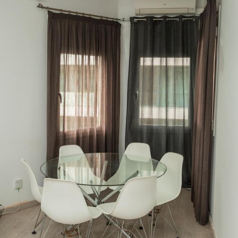 DragonTree Barcelona - apartamentos turisticos 5 min from the BEACH - Three-Bedroom Apartment with Balcony - 12