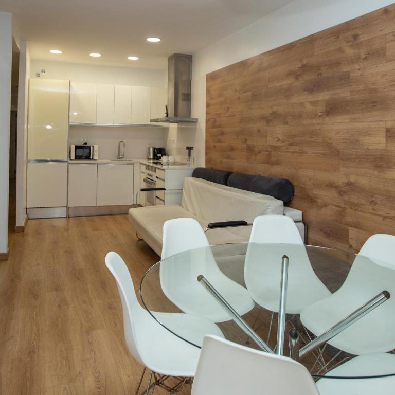 DragonTree Barcelona - apartamentos turisticos 5 min from the BEACH - Apartamento de 3 dormitorios con balcón - 14