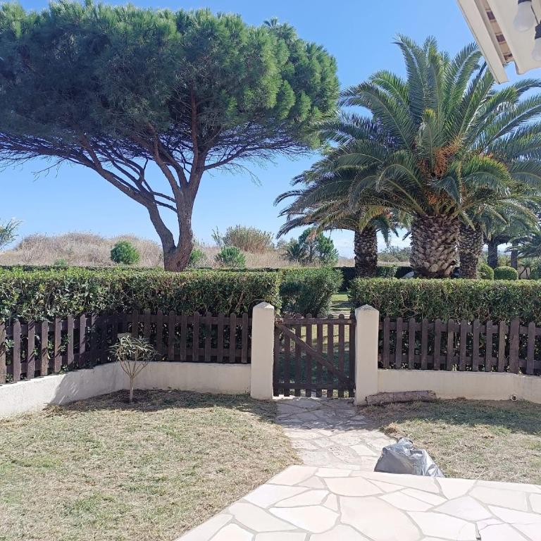 LES CAPITELLES 5 - Accès direct à la plage depuis le jardin - T2 avec cabine - 6 pers - jardin - Piscine - parking - Appartamento con 2 Camere da Letto - 10