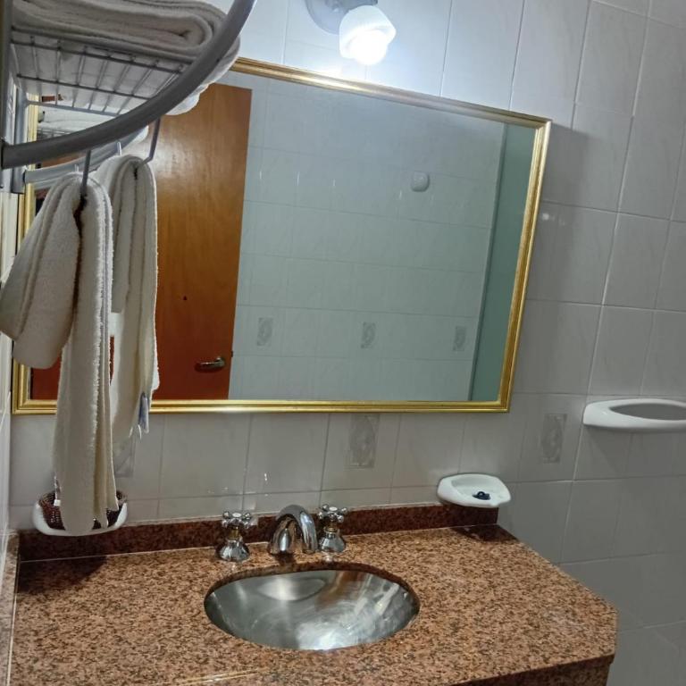 HOTEL CONTINENTAL COSQUIN - Habitación Doble - 2 camas - 3