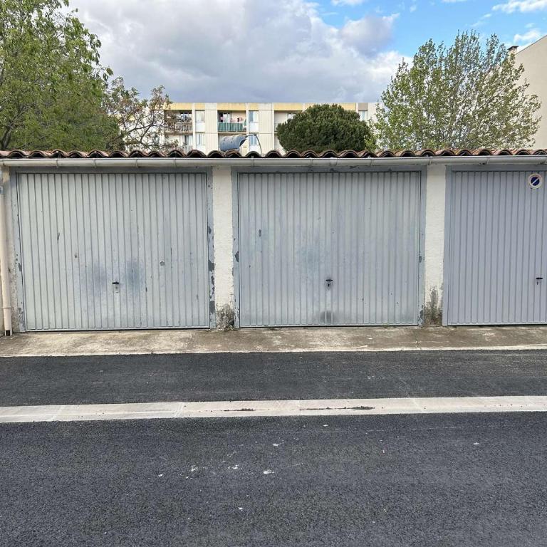 Appartement T2 cabine climatisé avec garage et terrasse au Grau-du-Roi, 6 couchages, proche plage - FR-1-250-267 - Apartment - 24