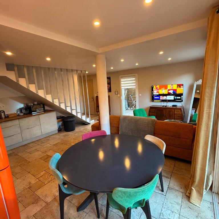 Maison avec Piscine et Jacuzzi Proche des plages - Villa 3 Chambres - 4