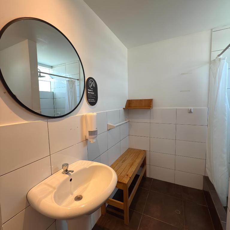 Viajero Paracas Hostel - Cama en dormitorio compartido de 8 camas con baño privado - 1