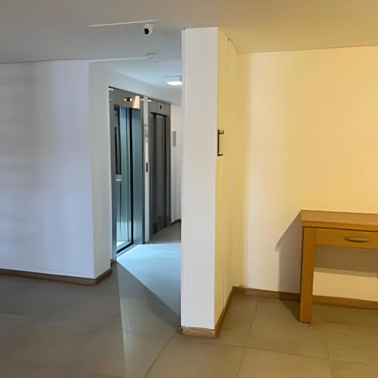 Vista lago Nahuel Huapi Depto. moderno c/cochera - Apartamento - 32
