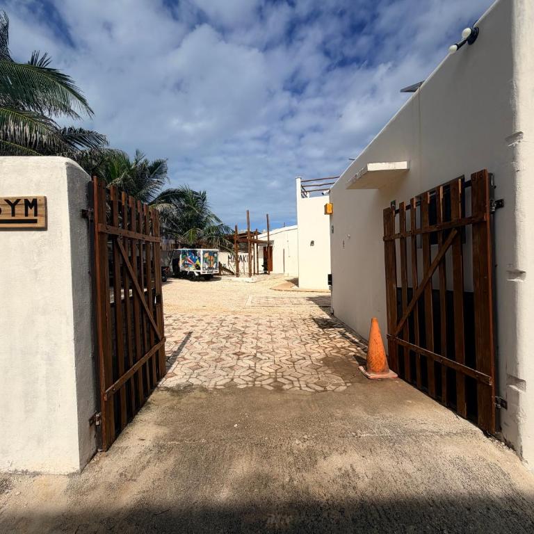 Villa with ocean view, pool, restaurant and rooftop - Three-Bedroom House - 24