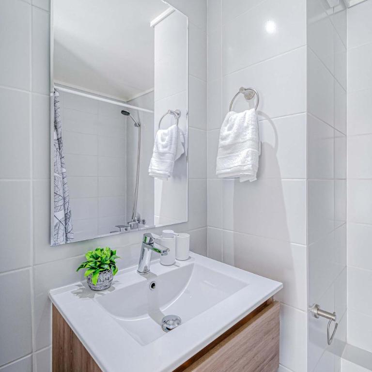 Midtown Mood 2D Parking & Wifi - Apartment - 13