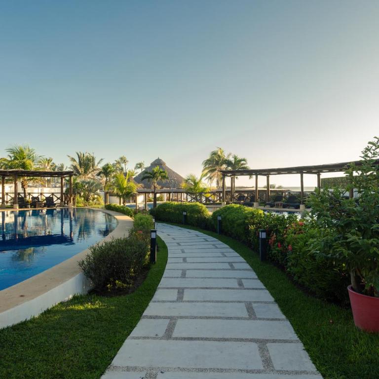 Condominio en Acapulco con acceso a club de playa - Apartamento de 3 dormitorios - Planta Alta - 65