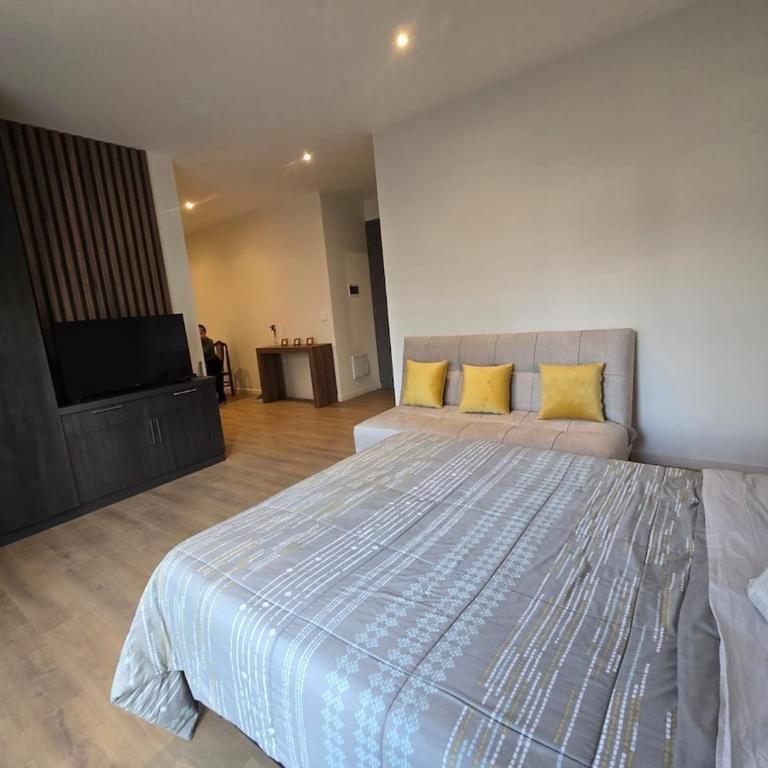 Moderno departamento con balcón y Wifi rápido - One-Bedroom Apartment - 3