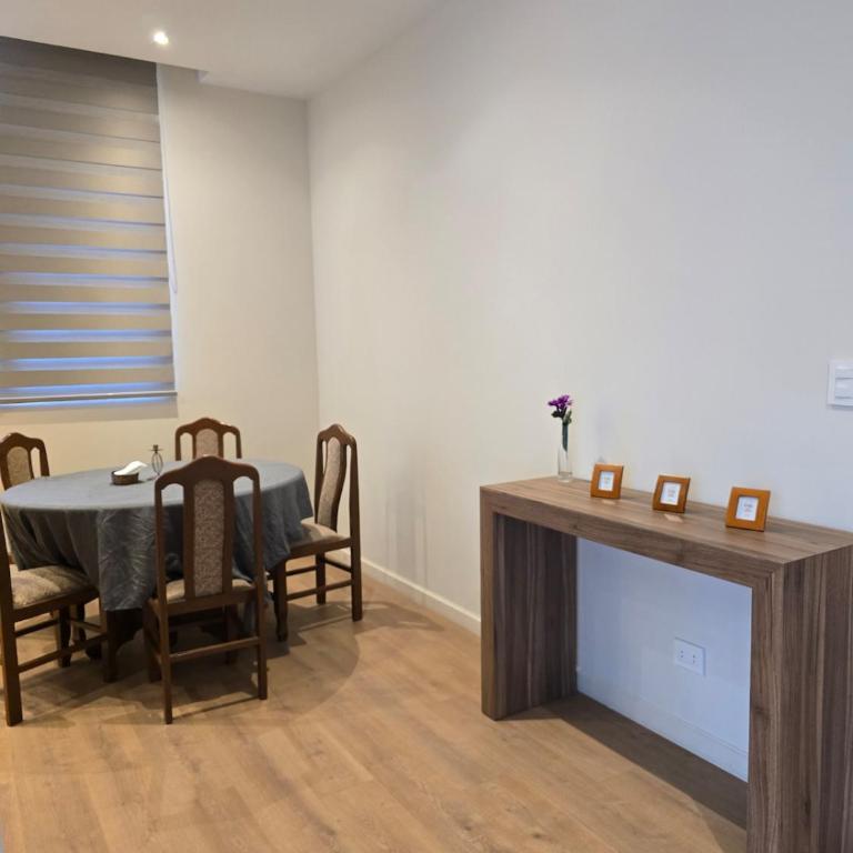 Moderno departamento con balcón y Wifi rápido - One-Bedroom Apartment - 14