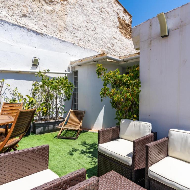 Blue Roof Downtown Alicante - Two-Bedroom Apartment - 11