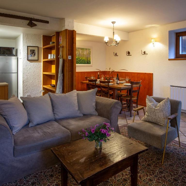 Ski Peak - Chalet Dibona, cosy log fire evenings 200m from the slopes - Chalet - 3