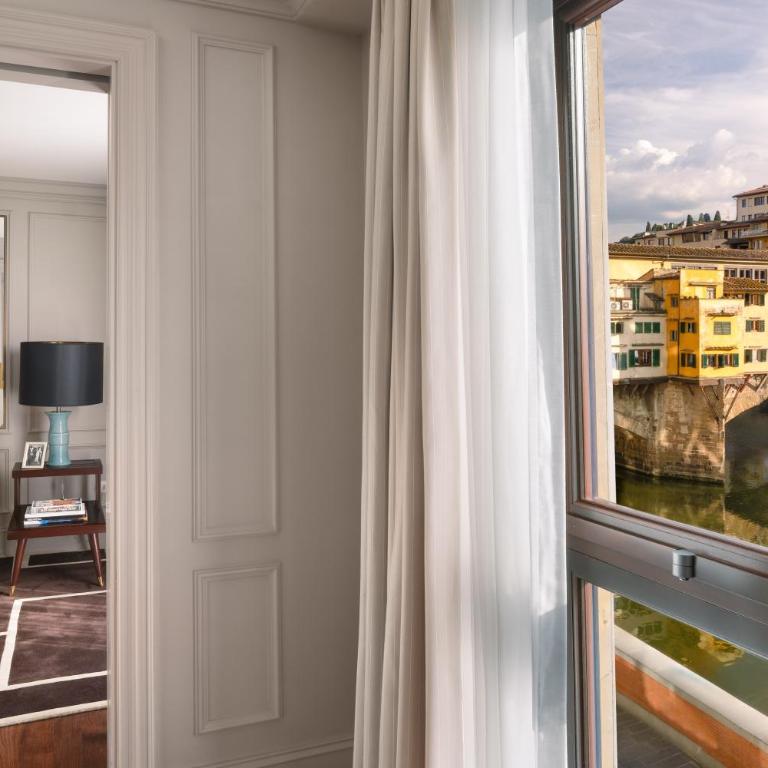Portrait Firenze - Lungarno Collection - Superior Suite with River View - 2