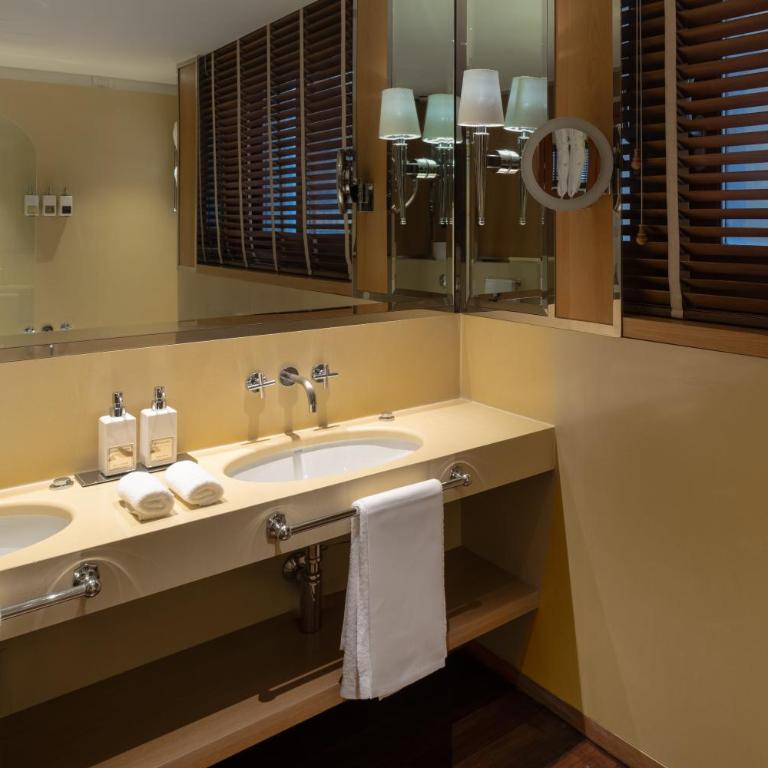 Portrait Firenze - Lungarno Collection - Superior Suite with River View - 6