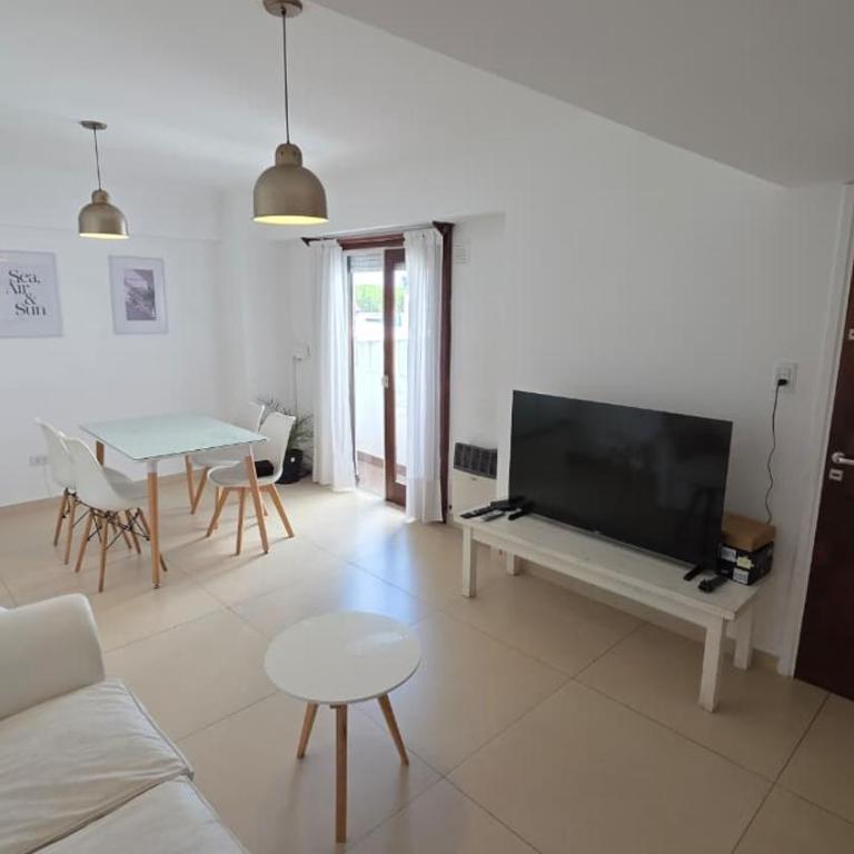 Depto 3 ambientes zona Güemes - Apartamento de 2 dormitorios - 1
