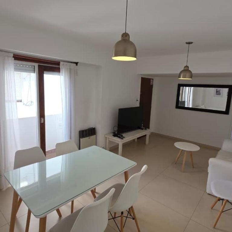 Depto 3 ambientes zona Güemes - Apartamento de 2 dormitorios - 3