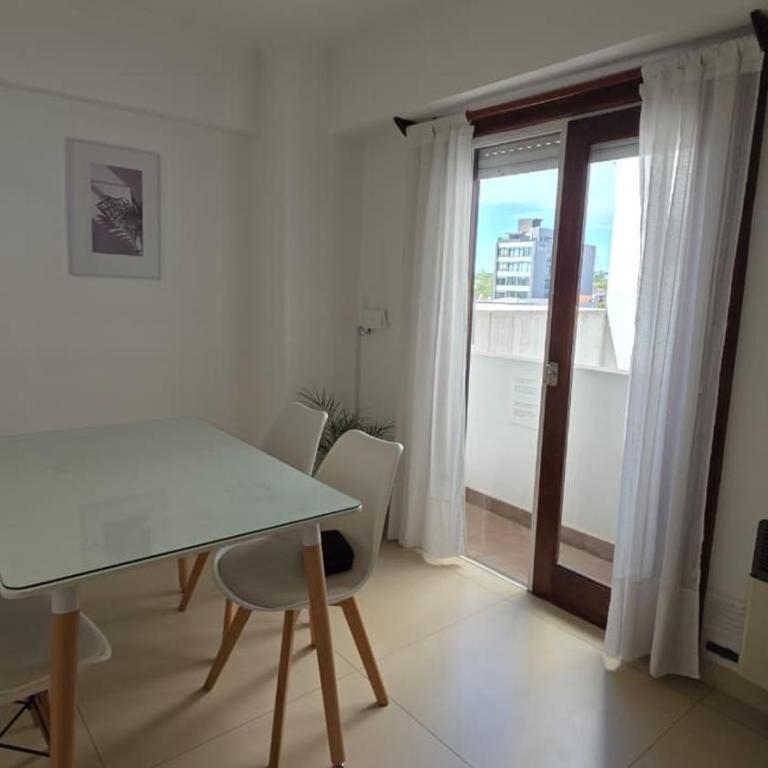 Depto 3 ambientes zona Güemes - Apartamento de 2 dormitorios - 4