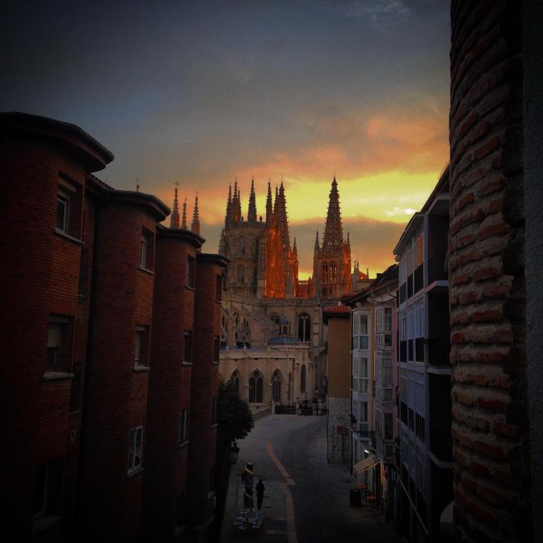 AtuaireHome Mirando a las agujas de la Catedral de Burgos - Apartamento de 2 dormitorios - 16
