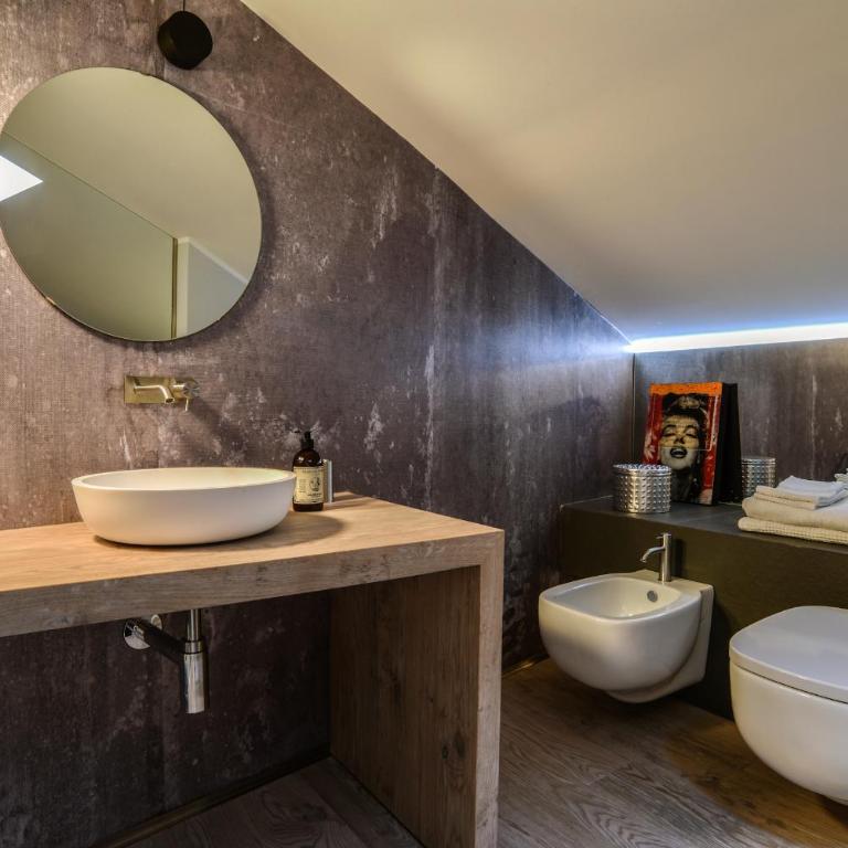 Arena's Hospitality - Double Room with Private Bathroom - 5