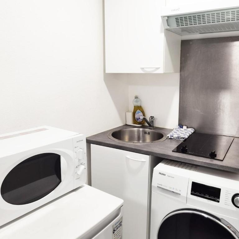 Studio Near Metro & Marais & Hotel de Ville & Seine - One-Bedroom Apartment - 7