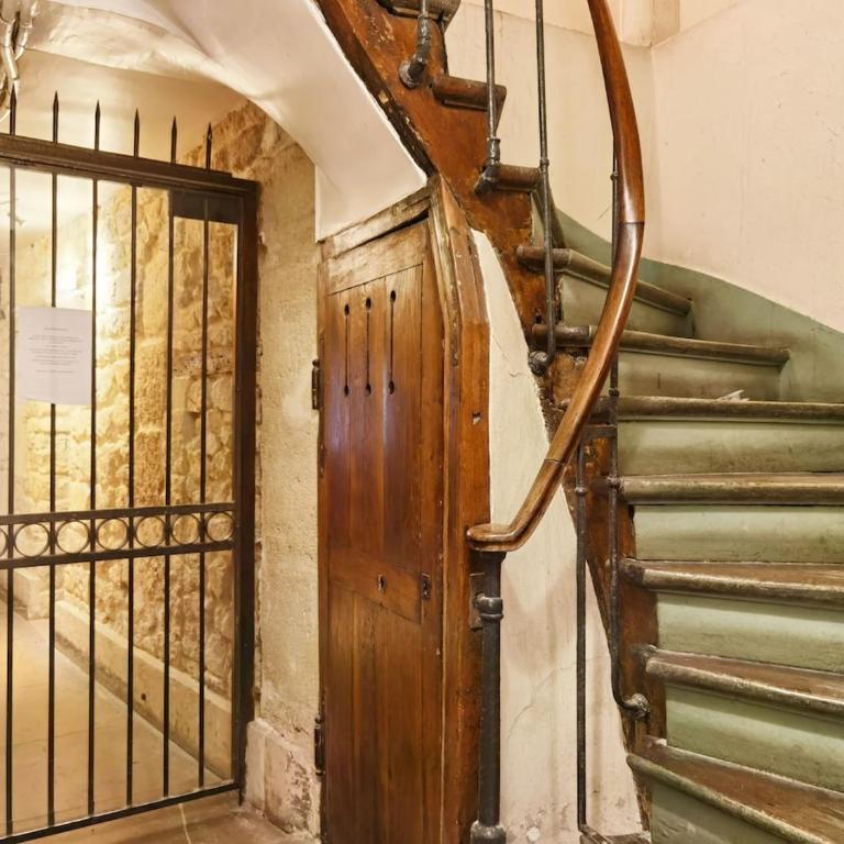 Studio Near Metro & Marais & Hotel de Ville & Seine - One-Bedroom Apartment - 9